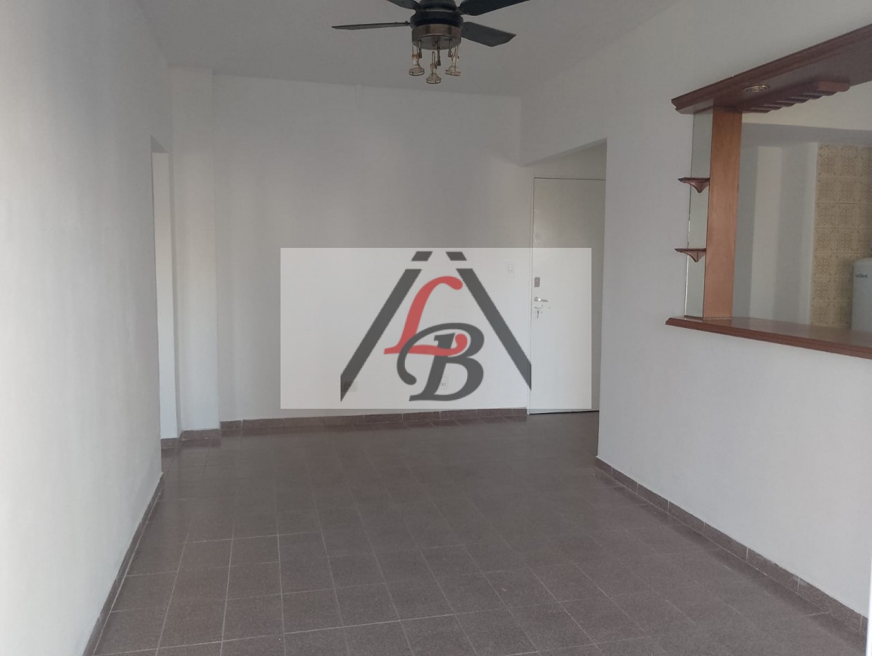 Alquiler de departamento de 2 Amb, al frente con balcon, en el centro de Ramos Mejia.