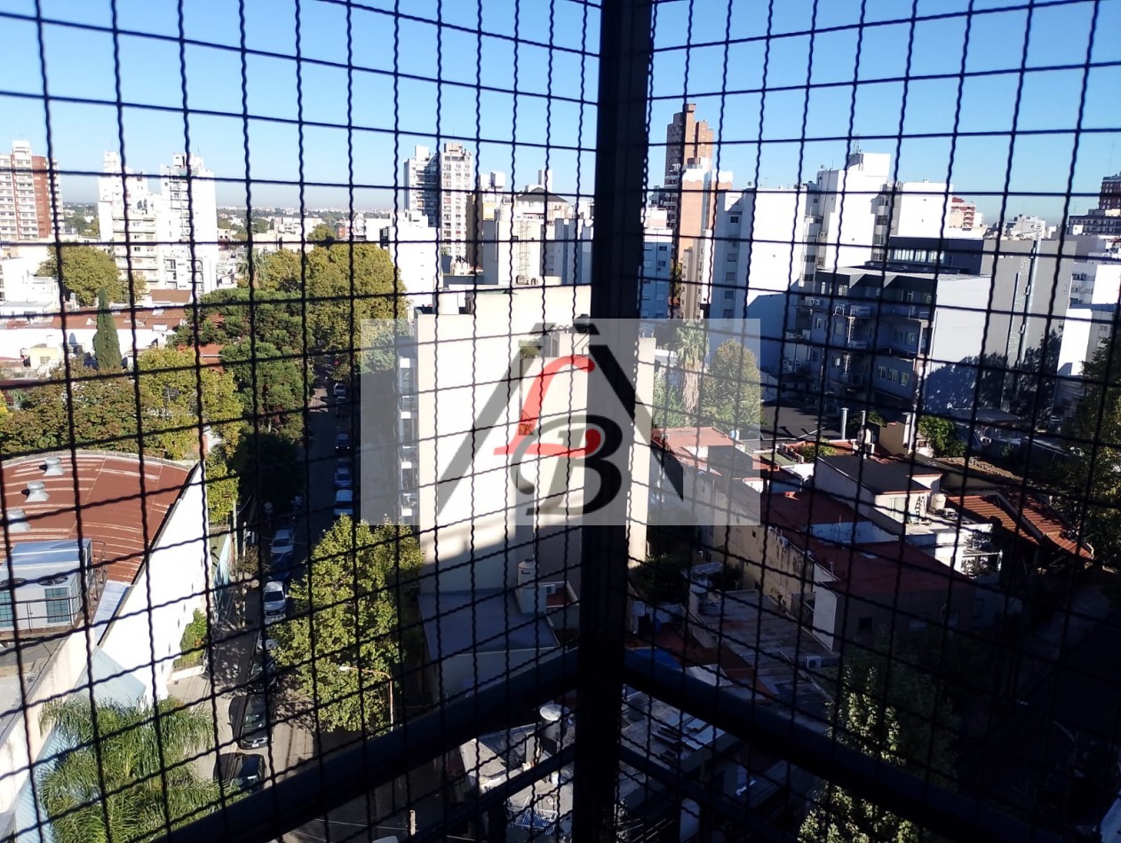 Alquiler de departamento de 2 Amb, al frente con balcon, en el centro de Ramos Mejia.