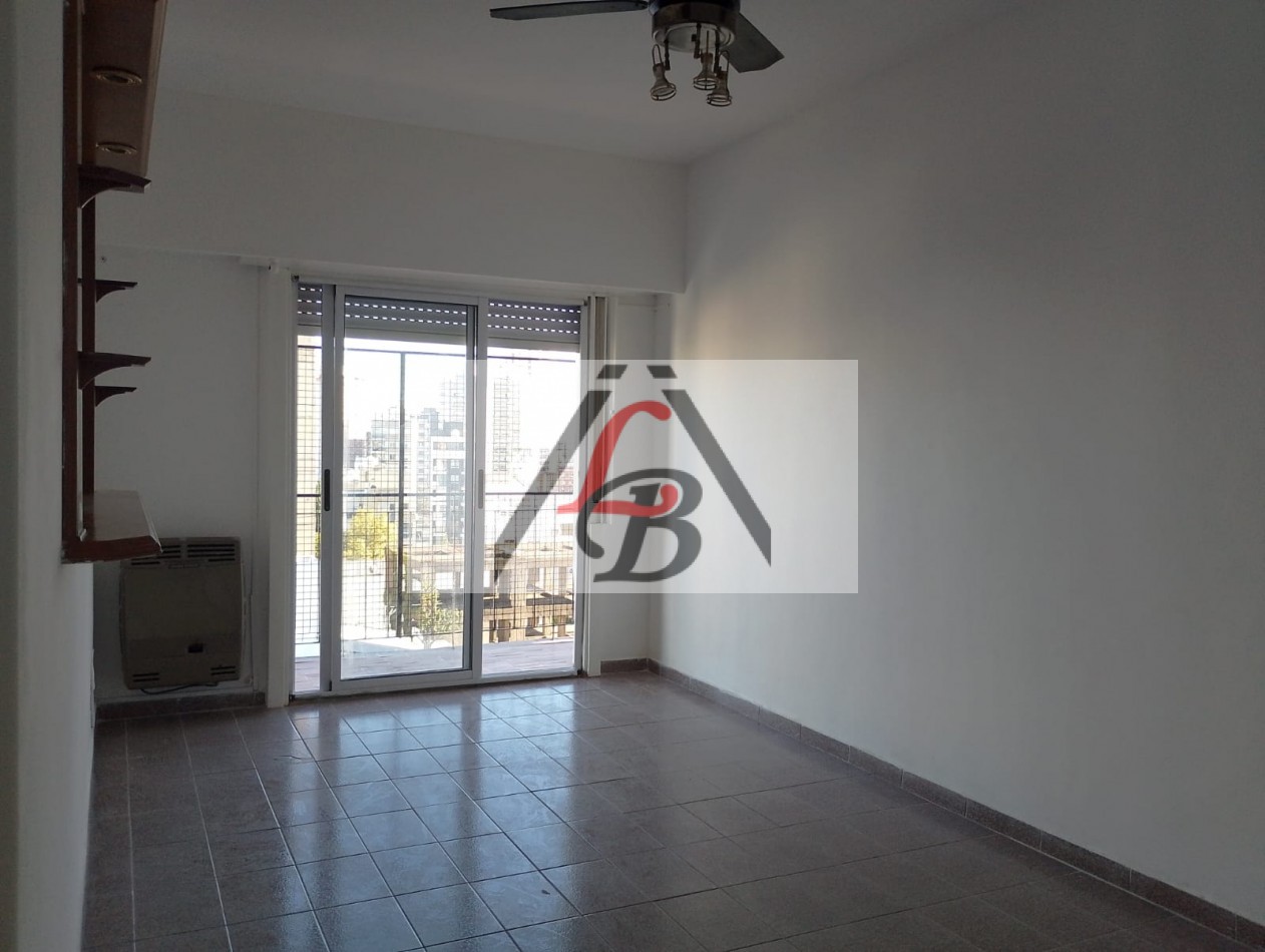 Alquiler de departamento de 2 Amb, al frente con balcon, en el centro de Ramos Mejia.
