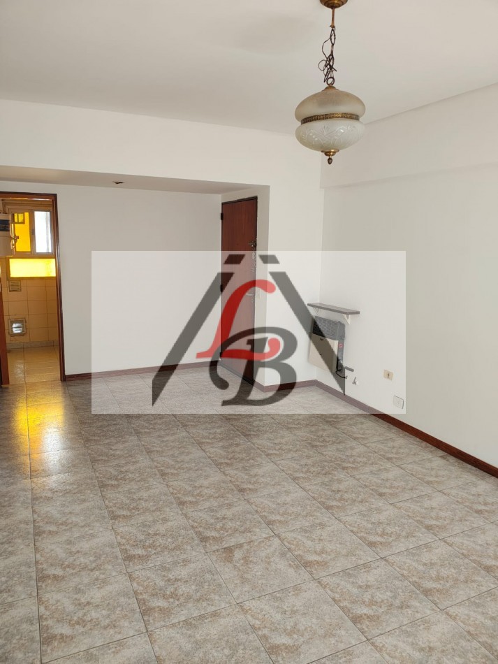 Alquiler. Departamento de 3 amb. sobre Av. Gaona, Ramos Mejia