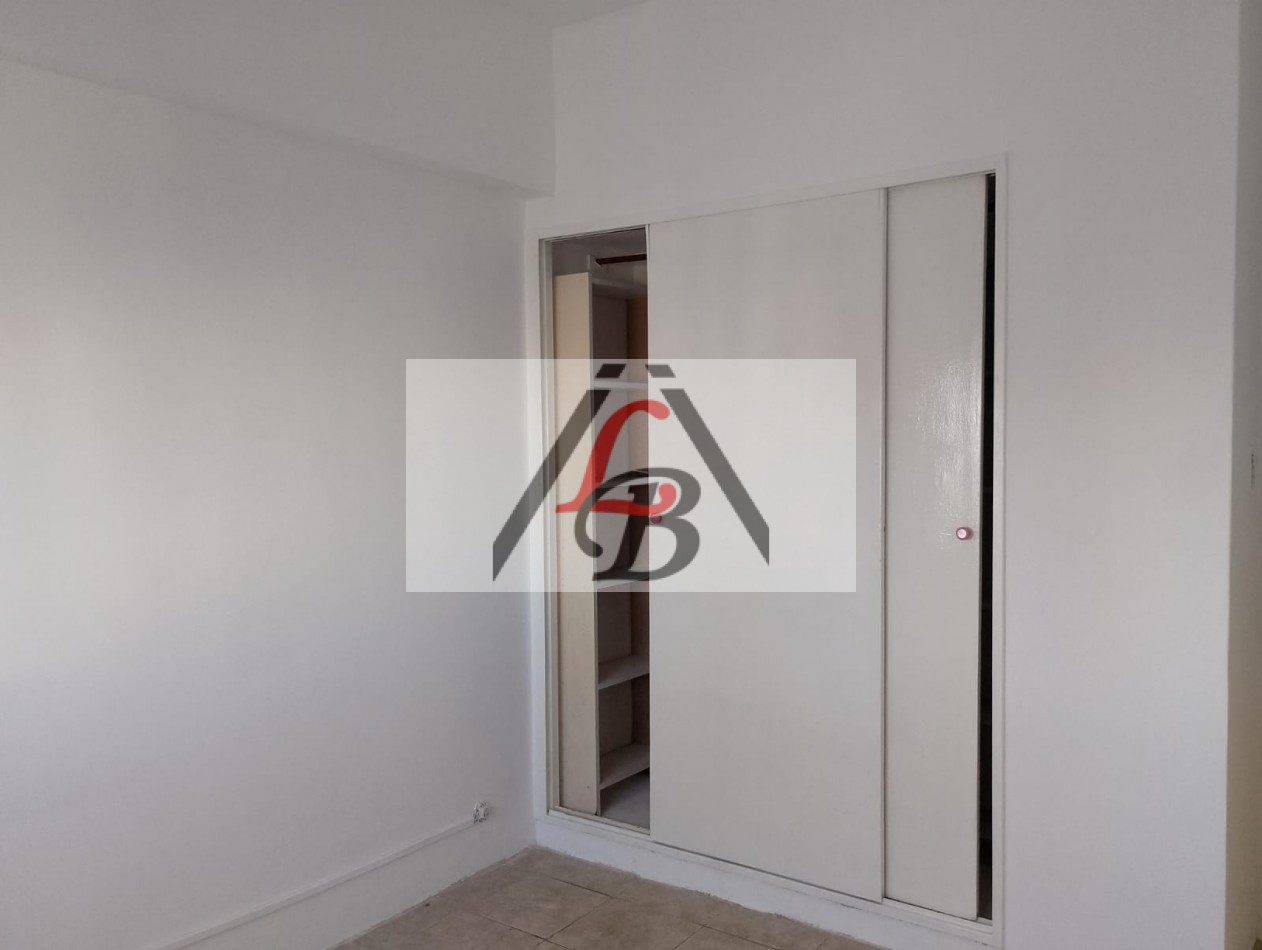 Alquiler de departamento de 2 Amb, al frente con balcon, en el centro de Ramos Mejia.