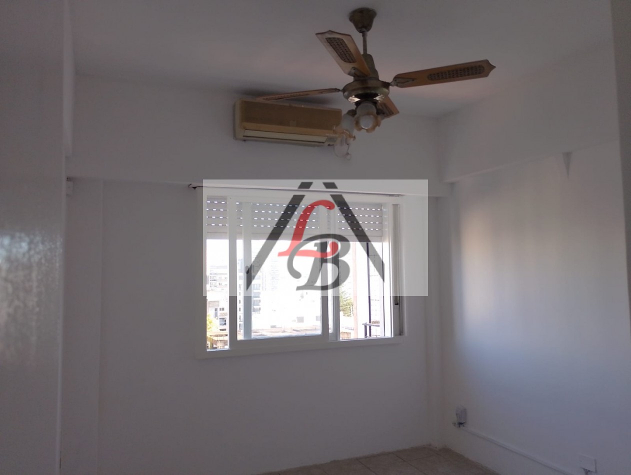 Alquiler de departamento de 2 Amb, al frente con balcon, en el centro de Ramos Mejia.