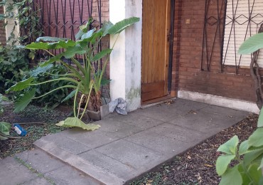 PH de 2 Amb, con Entrada de Auto y Patio