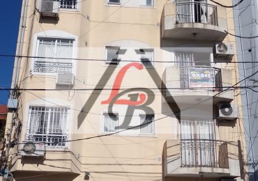 Dto. de 2 amb, a mts de Av. de Mayo.