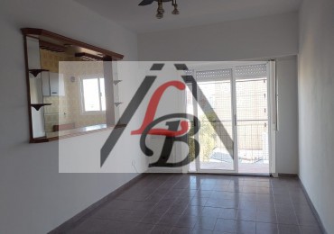 Alquiler de departamento de 2 Amb, al frente con balcon, en el centro de Ramos Mejia.
